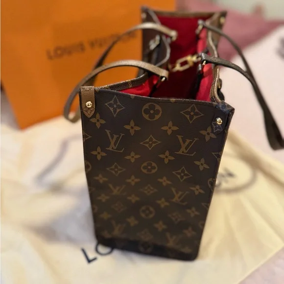 Louis Vuitton OnTheGo MM Bag - Picture 6 of 9